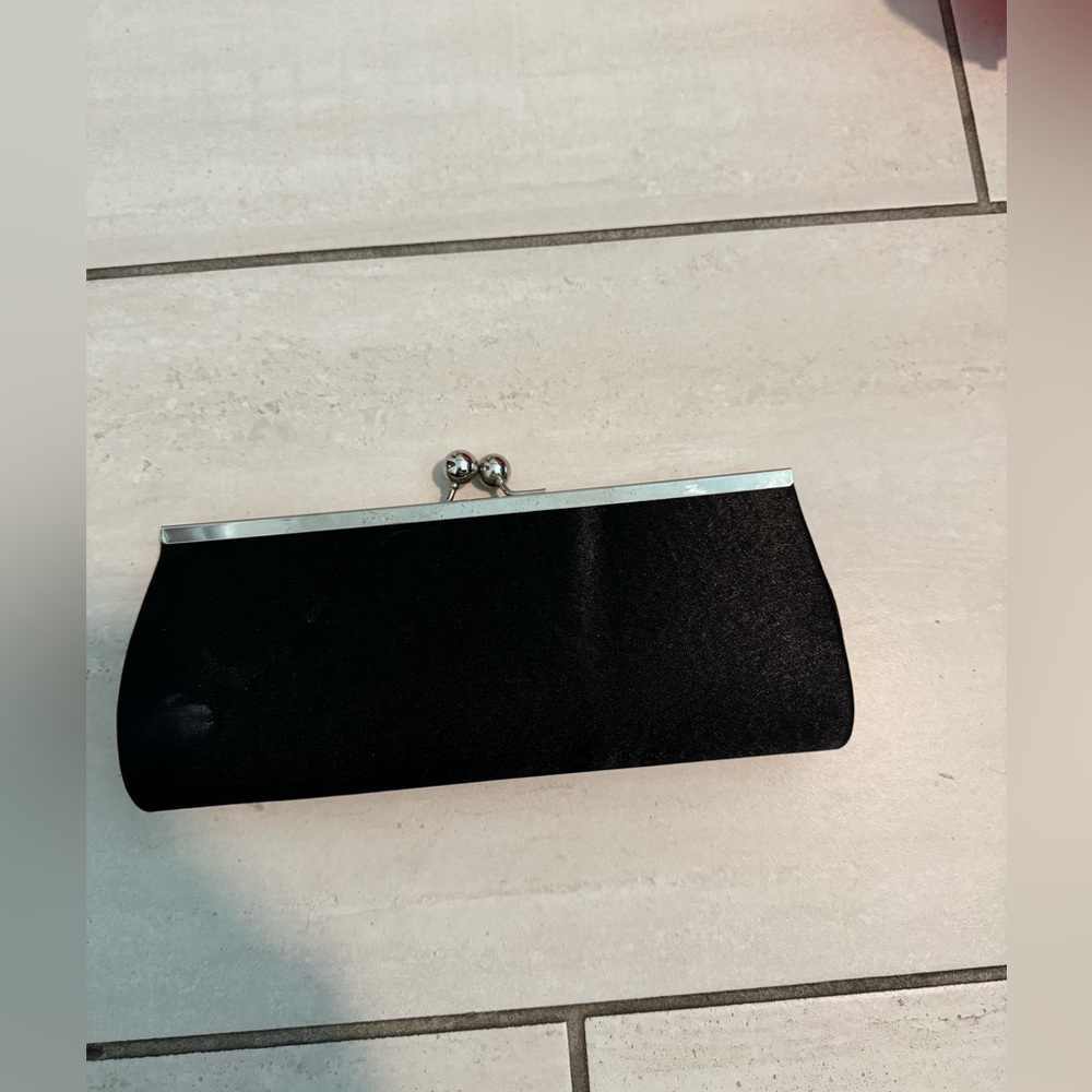BLACK CLUTCH